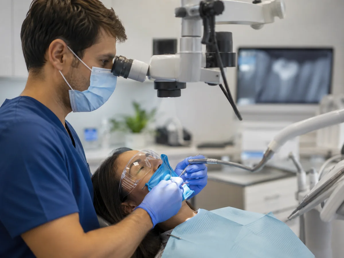 Root canal treatment performed with a dental microscope